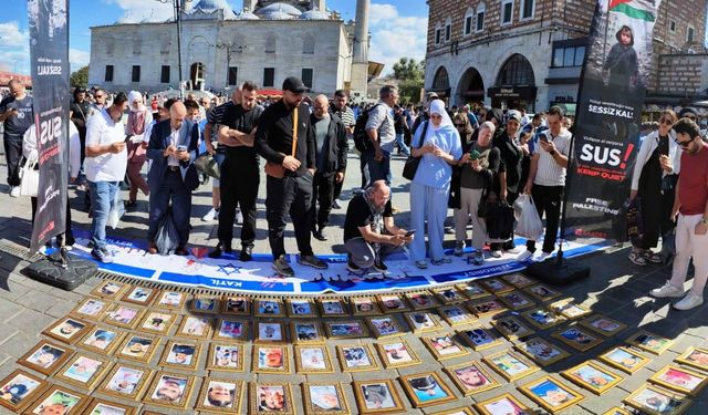 Eminönü Meydanında Gazze İçin Farkındalık Standı yoğun ilgi gördü