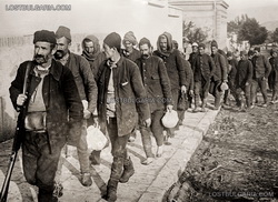 Balkan_Savasi_sirasinda_esir_Turk_askerleri-1