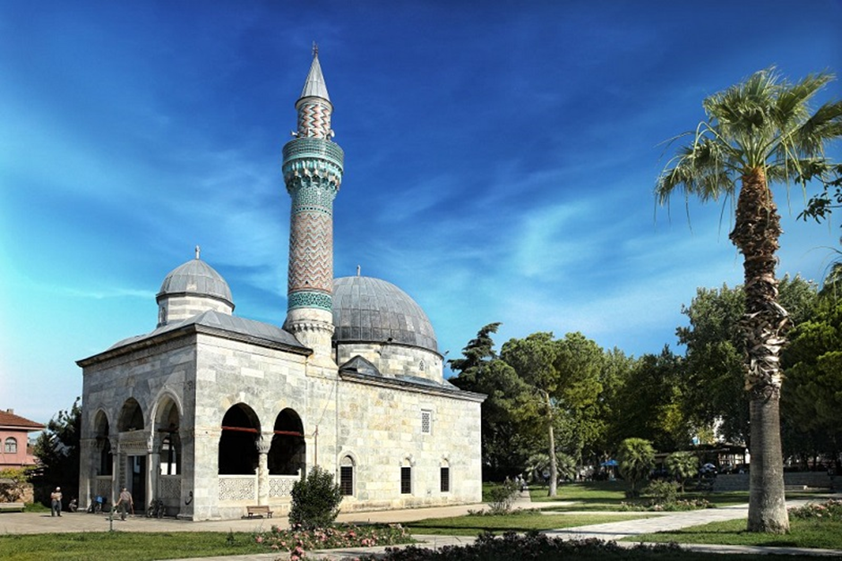 ANADOLU BEYLİKLERİNDE CAMİ İNŞASI 